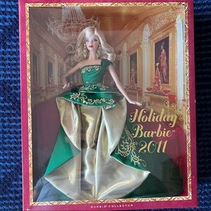 NWT 2011 Holiday Edition Barbie
